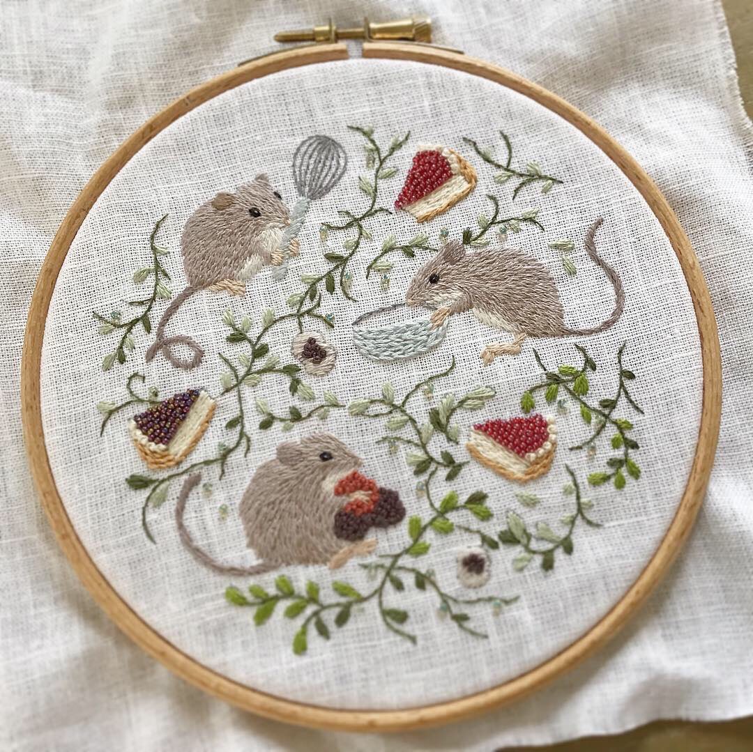 mayuka_morimoto's tweet photo. Mice with their berry tart🥧🥣
なつかしの作品。 https://t.co/XhWGiyeW2P