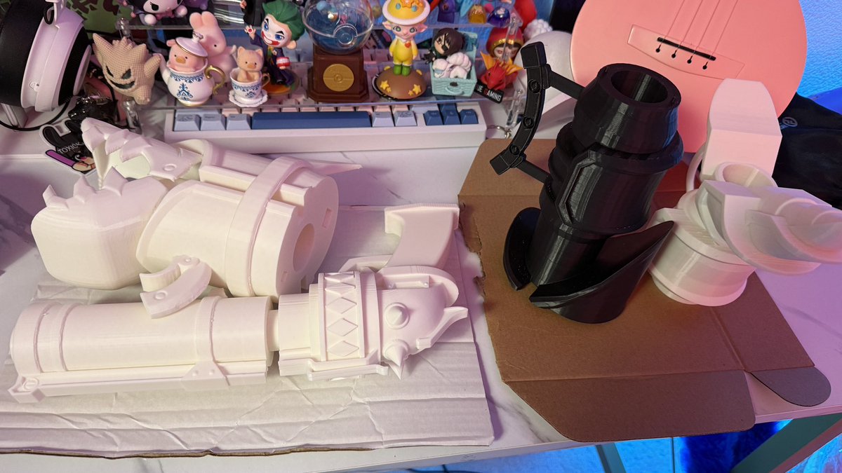 toxickbunny's tweet image. painting jinx props for an event next week + Twitch recap 

Come hangout on stream :)