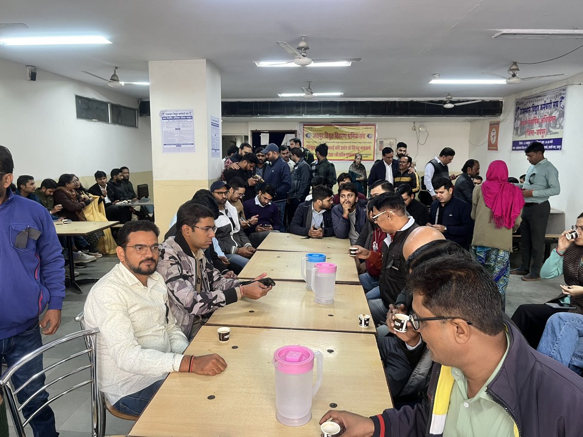 IAmitAryan's tweet photo. राजस्थान के विद्युत निगमों में ऑर्टसोर्सिंग, क्लस्टर, जॉइंट वेंचर और हैम मॉडल से किए जा रहे निजीकरण पर रोक लगायी जावे 
#Stop_Privatization_of_Electricity
#Stop_Privatization_of_Electricity
#Stop_Privatization_of_Electricity
@hlnagar @PMOIndia @RajCMO 

#बिजली_का_निजीकरण_बंद_करो https://t.co/BROHHNe4z4