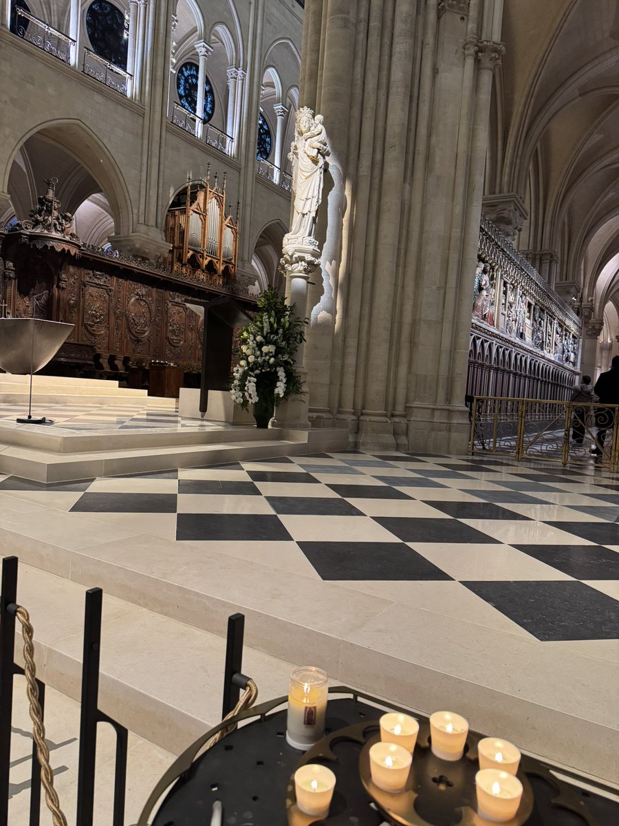 Magnifique Notre Dame ! 
Bravo aux entreprises, artisans d’art et les 2000 compagnons qui ont réalisé cette magnifique restauration et aux 340.000 donateurs qui ont leur donné les moyens de réussir cet incroyable défi.🙏🙏
<a href="/fond_patrimoine/">Fondation du patrimoine</a> <a href="/SMABTP/">SMABTP</a> # bâtiment