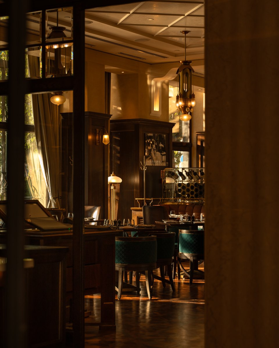 Afternoon winter sunshine, French culinary delights, and good laughter. Celebrate the magic of December at @kollazsbudapest with meals that warm your soul and moments that linger.

📷 x @vanessadaylife
#fsbudapest #foutheseason #fsholiday #kollazs