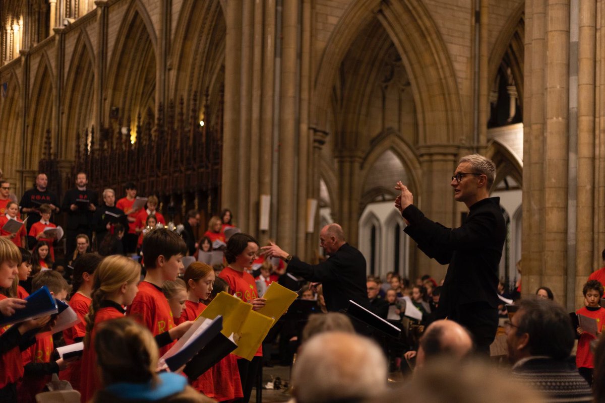 We had a blast in <a href="/TruroCathedral/">Truro Cathedral</a> yesterday! 

It was fantastic to hear 250 Cornish children singing a glorious programme of Christmas music - some familiar, some less well-known - with Gabrieli’s professional musicians.  

Thank you to all who joined us 🎉🎄

📸 <a href="/FMarshallPhoto/">Frances Marshall 🏳️‍🌈🇮🇪</a>