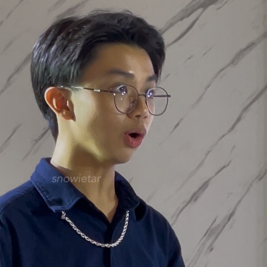 snowietar's tweet photo. ekspresi #imkevin abis ngetik di ch https://t.co/JdWTxHoD9n