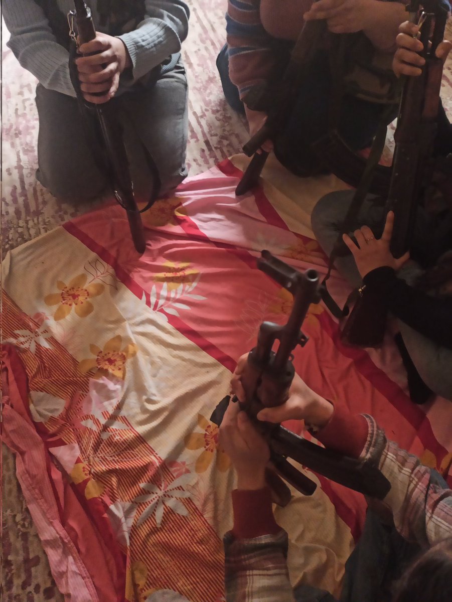 statelessidea's tweet photo. Young girls in Kobane getting ready for an active self defence
#SaveRojava https://t.co/4YAIKXgsqv