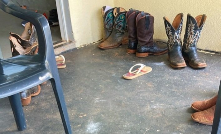 agroboyfetiche's tweet photo. Isso aqui é o paraíso pra cadela adoradora de peão! Cadê as otária que enfiaria a cara nessas bota tudo?

 #fetiche #agro #peão #cowboy #men #agroboy #boots #leather #bulge #cowboyboots #leatherboots https://t.co/SgeKkLacHv