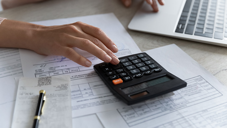 Vuelio (@vuelio) on Twitter photo For help with budgeting, investing, and saving your money over the festive period and beyond, check out our Top 10 UK Personal #Finance Blogs, feat. <a href="/SkintDad/">Skint Dad</a> <a href="/Monevator/">Monevator</a> <a href="/DebtCamel/">Debt Camel</a> <a href="/TheHumblePenny/">The Humble Penny®</a> <a href="/TFWilderness/">The Financial Wilderness</a> & more
tinyurl.com/49udje4h For help with budgeting, investing, and saving your money over the festive period and beyond, check out our Top 10 UK Personal #Finance Blogs, feat. <a href="/SkintDad/">Skint Dad</a> <a href="/Monevator/">Monevator</a> <a href="/DebtCamel/">Debt Camel</a> <a href="/TheHumblePenny/">The Humble Penny®</a> <a href="/TFWilderness/">The Financial Wilderness</a> & more
tinyurl.com/49udje4h