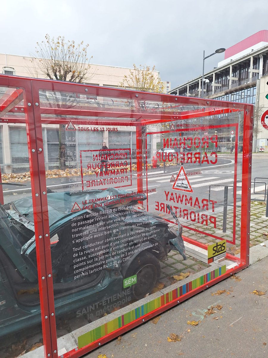 STAS_Officiel (@stas_officiel) on Twitter photo 🚨 Prochain carrefour : tramway prioritaire ! 🚊
21 collisions entre tramways et voitures en 2023 à Saint-Étienne.
Pour sensibiliser les automobilistes, nous déployons avec <a href="/SteMetropole/">Saint-Étienne Métropole</a> une campagne choc avec des voitures accidentées exposées aux carrefours à risque. 🚨 Prochain carrefour : tramway prioritaire ! 🚊
21 collisions entre tramways et voitures en 2023 à Saint-Étienne.
Pour sensibiliser les automobilistes, nous déployons avec <a href="/SteMetropole/">Saint-Étienne Métropole</a> une campagne choc avec des voitures accidentées exposées aux carrefours à risque.