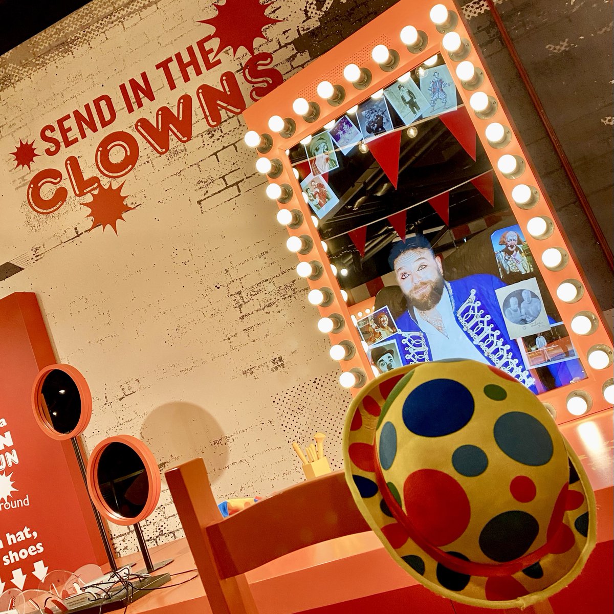 ShowtownBPL's tweet image. 🎄 Festive Family Tickets now on sale! Bring all the family along and step into a fun-filled Christmas right here. Plan your visit between Fri 20th Dec and Sun 5th Jan and enjoy a little festive treat with family tickets from just £27! 👉tinyurl.com/FestiveFamilyT… @visitBlackpool