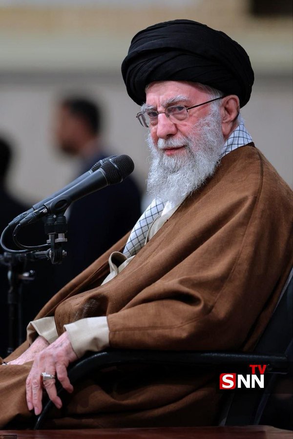 ma_jaberi's tweet photo. آقای پزشکیان از آقا یاد بگیر و اینقدر تو تریبون حرف از ضعف و پرتگاه و اینا نزن!!!
#ایران_مقتدر https://t.co/rSqnqi2sxU