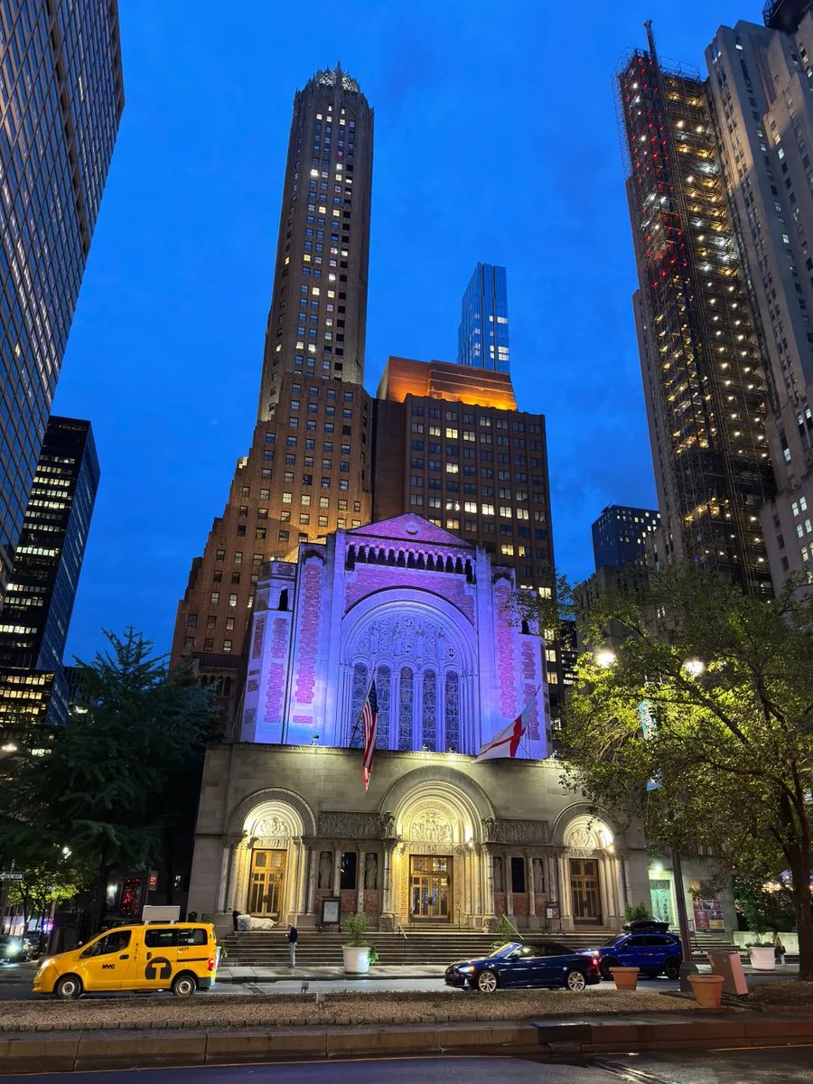 When darkness falls, Manhattan's skyline becomes a mesmerizing dreamscape, adorned with shimmering lights and architectural marvels.