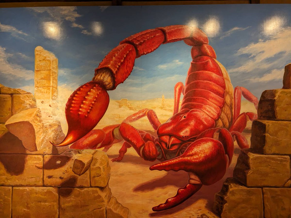 昨日よりリニューアル】さそり座の人、大注目です。冒険の先で出会う巨大なサソリ。さて、どう料理してくれようか…。え？料理されるのはワタシ？あなたならどっち？#長瀞トリックアート有隣倶楽部 #本日営業 #リニューアル #新作紹介