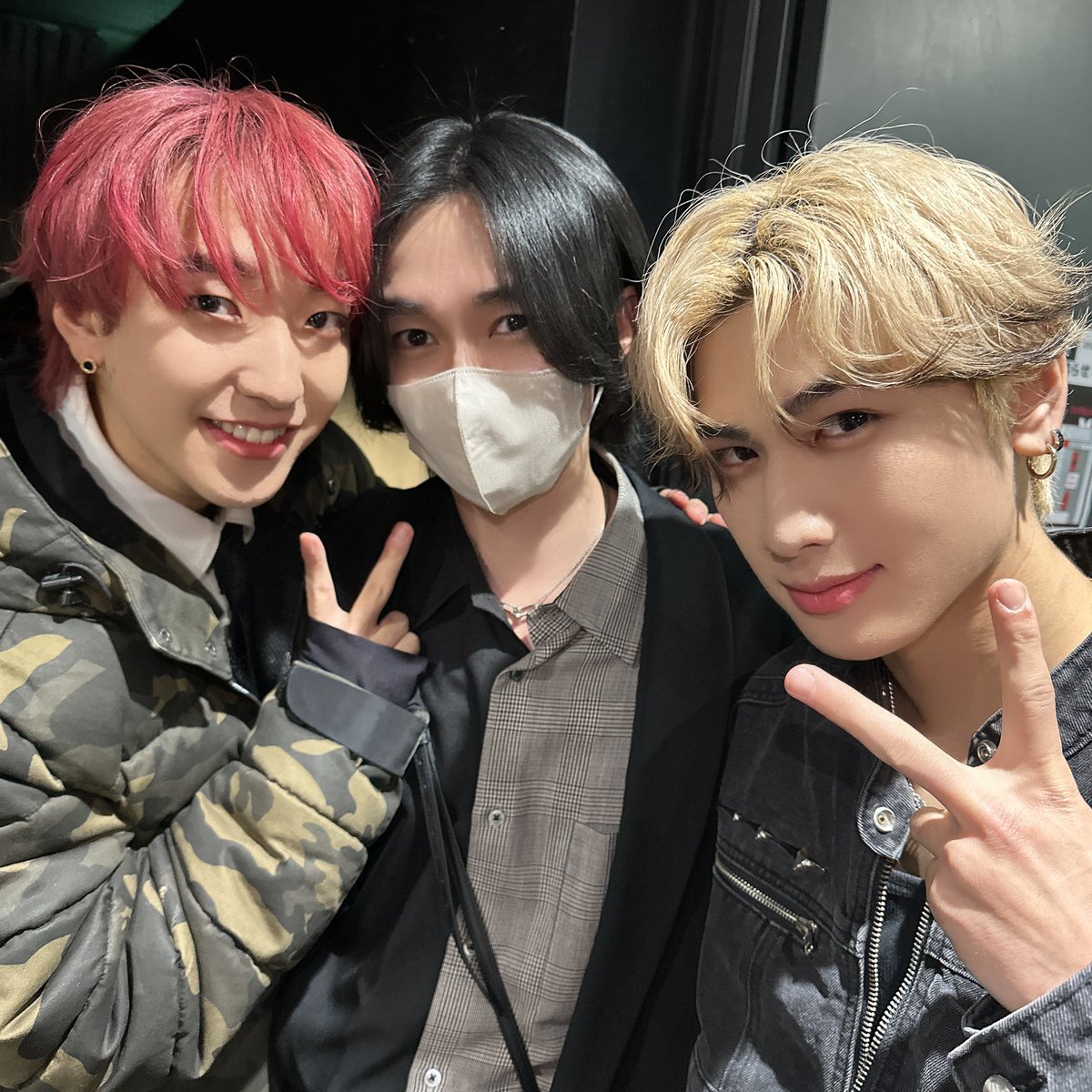youhaveit97's tweet photo. -BRIGHT-ありがとうございました🔥

懐かしい兄弟達とも📸

次はスクフェスです🙆
スペシャルなステージもあります😊
少し早いクリスマスプレゼントです🎁
わくわく🎄

오늘도 고마웠어욤!!!!!! 안녕😙 https://t.co/8ExTlkEqRO