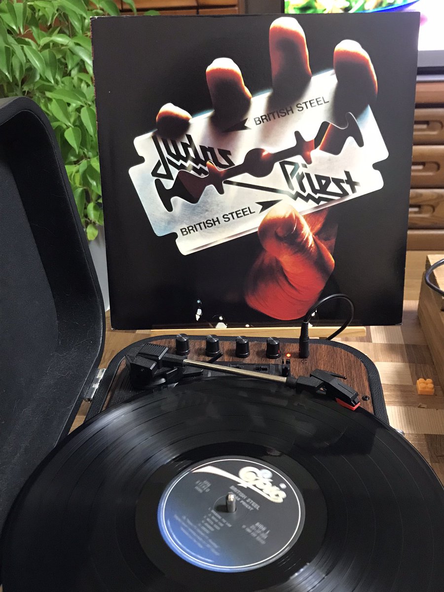 captain_kmatu's tweet image. 風呂前のジューダス🤘

あっ、プリーストが一般的な呼び方なんでしたっけ⁉️
45年以上前からジューダス呼びなので
今だに直りません😅
勘弁してください🙏

#vinylrecords #JudasPriest
#BritishSteel