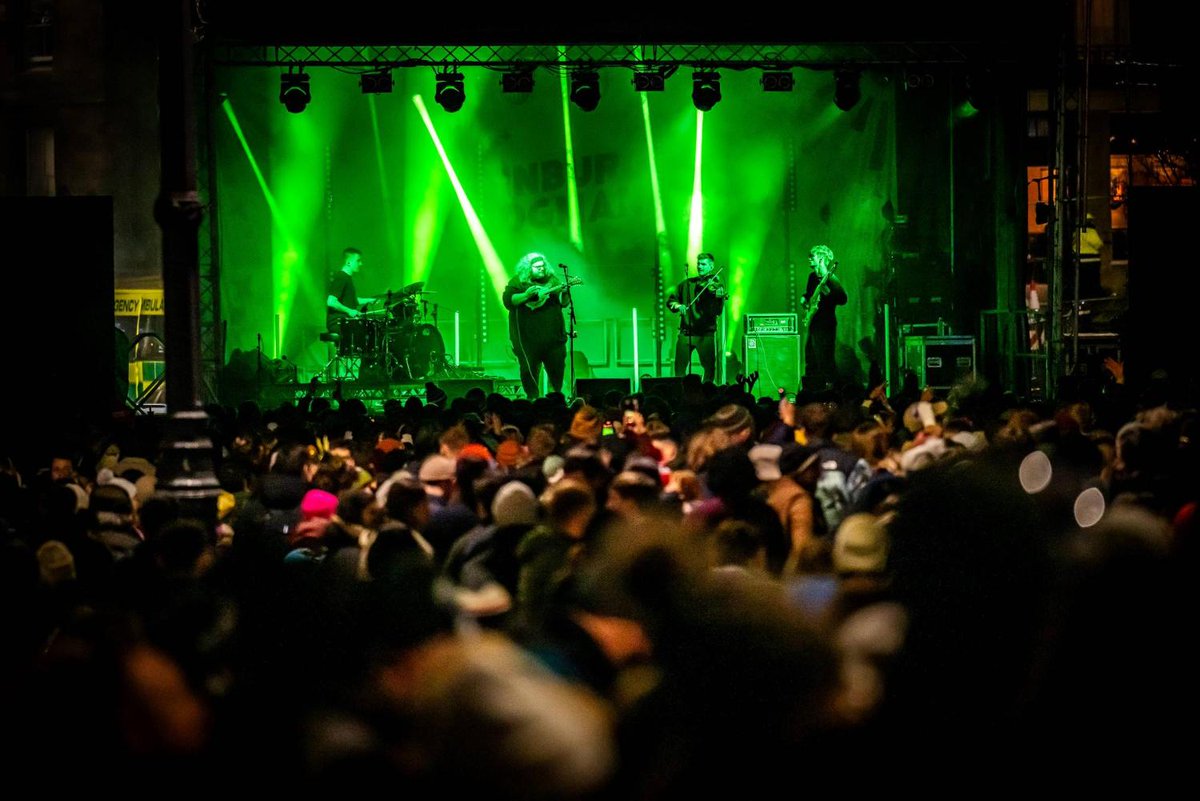 TheScotsman's tweet photo. Guide to what’s on when: Four days of fantastic Edinburgh’s Hogmanay celebrations to make memories
#AD @edhogmanay @AssemblyFest #Hogmanay #NewYear #Edinburgh #WhatsOn #Fireworks #Music #Concert #TorchlightProcession
https://t.co/dwRLc6T7H7 https://t.co/IZbY9wyhQs