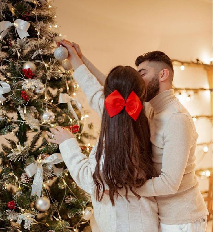 _msd_pt's tweet photo. 🎅 Um sugardaddy transforma o Natal em magia: jantares elegantes, uma taça de vinho sob as luzes e um presente que você não esperava... paz de espírito. 🎁🍷 
#MySugardaddy #LoveInStyle #AmorSemIdade #EstiloDeVida #LuxoEAmor https://t.co/eJLXpke8ft