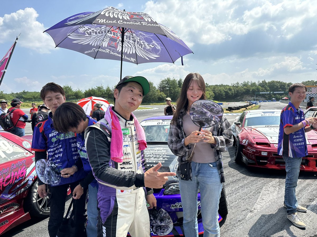 hakuinoakuma70's tweet image. 来シーズンは名阪行けるかなぁ？
ドリフトを現地で全戦観たい気持ちは
全く変わらずです
行くなら自走にしよう
ジャキさん、顔どうしたの⁉︎笑笑

@YokoiMasashi 
@jsn141 
@I_Fukada_28 
@g_mogami36 
#ドリフト
#tmfs
#MCR