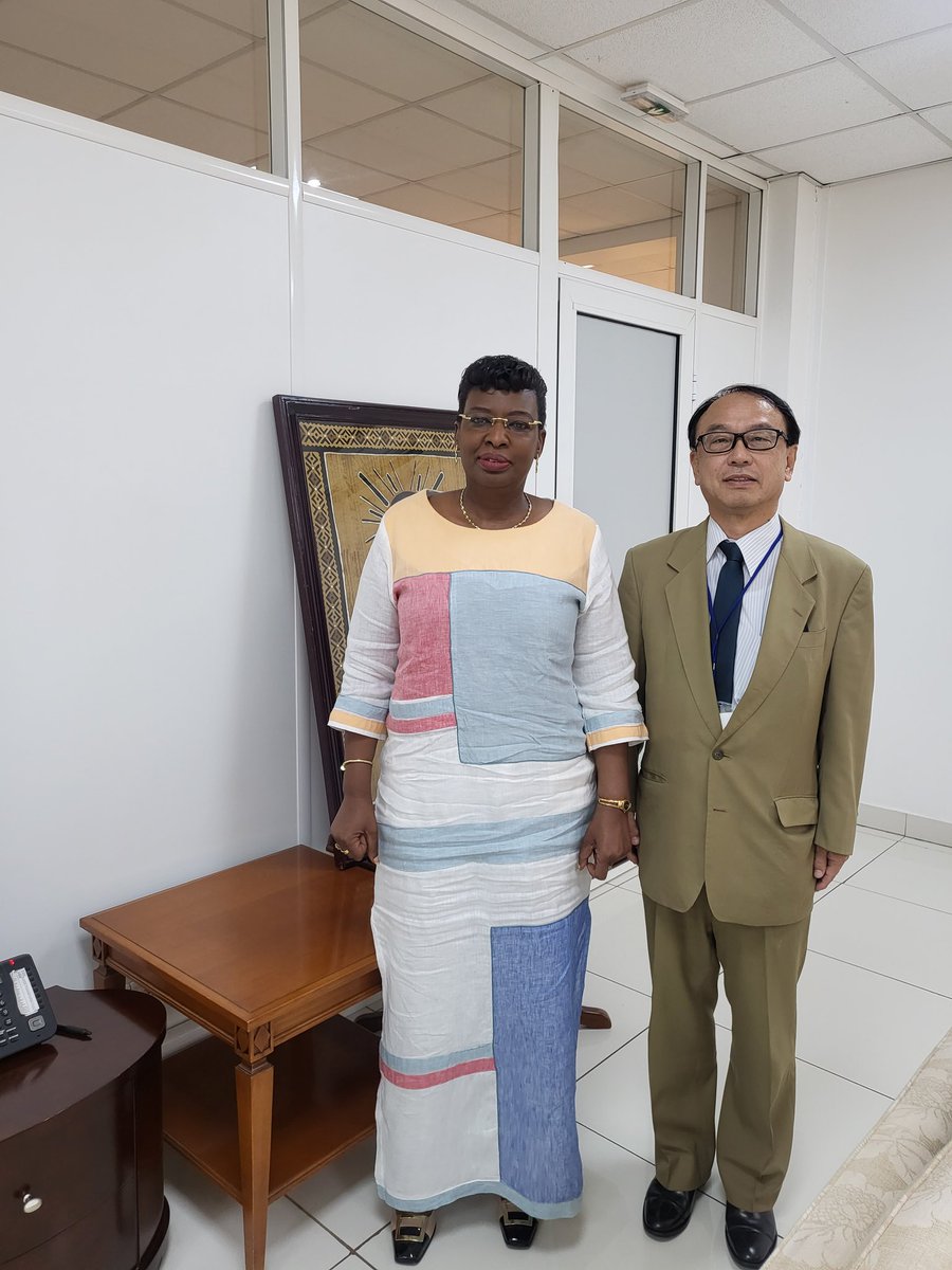 J' ai rencontré ce matin SE Murata Yukuo nouvel ambassadeur du Japon au Mali.  Nos échanges ont porté sur le partenariat entre nos deux institutions notamment sur le volet Femmes, Paix et Sécurité qui est un pilier clé de la politique étrangère du Japon.