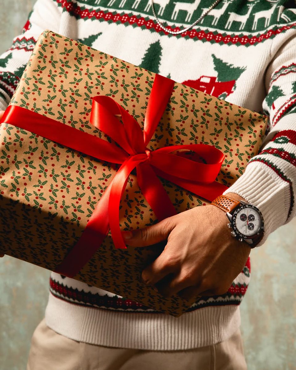 ParqueAlmenara's tweet image. ¡Es tiempo de regalar!🎄¡ O de hacer la carta a los Reyes Magos👑 !

🌟Este reloj Lotus Chrono con esfera plateada (18915/1) es un acierto seguro en Time Road 

#TimeRoad #tiendastimeroad #ParqueAlmenara #TodoCercadeTi