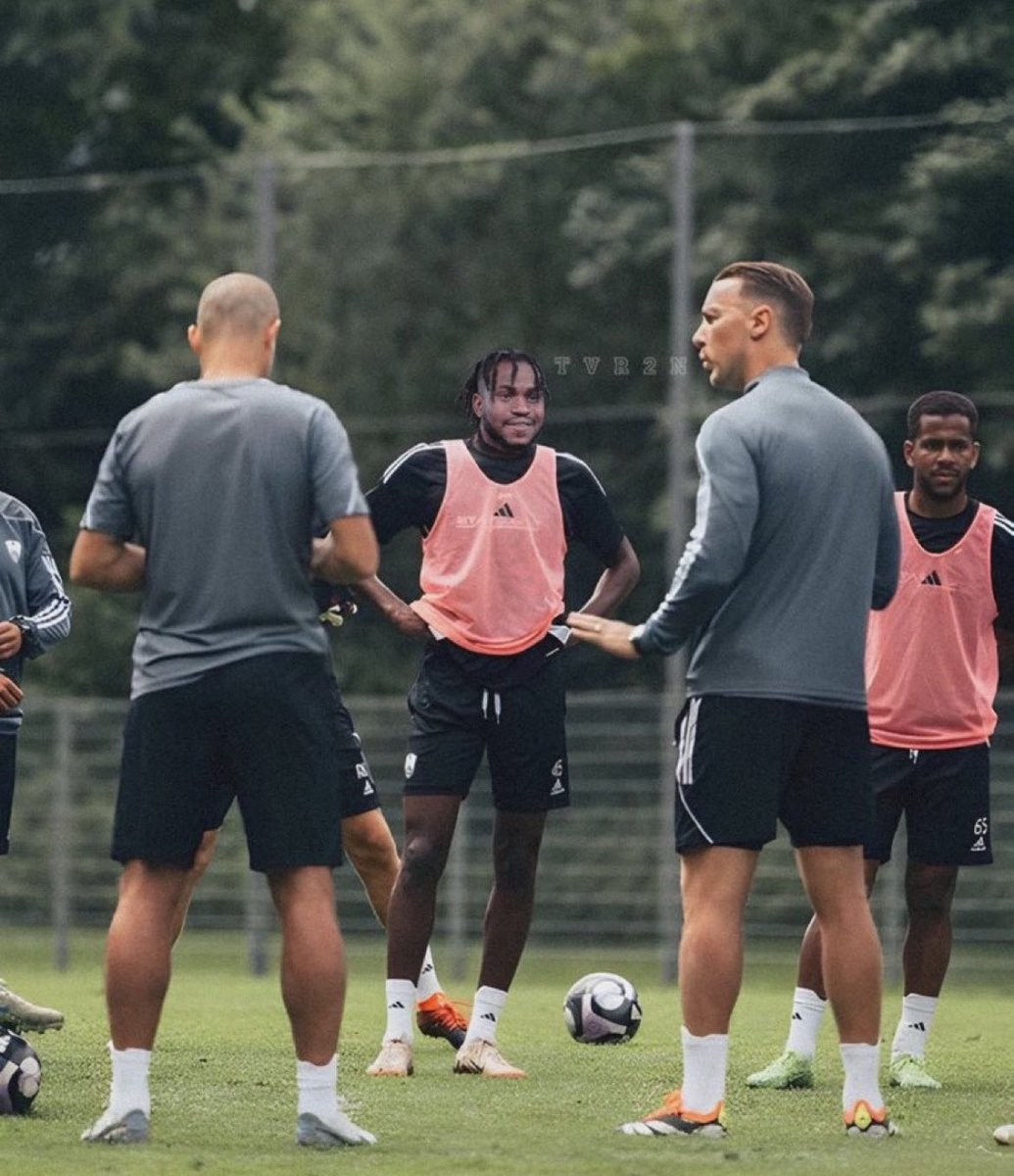 جرب اللايك الجديد على لوكمان 🥶💚

#احسموا_لوكمان_للأهلي