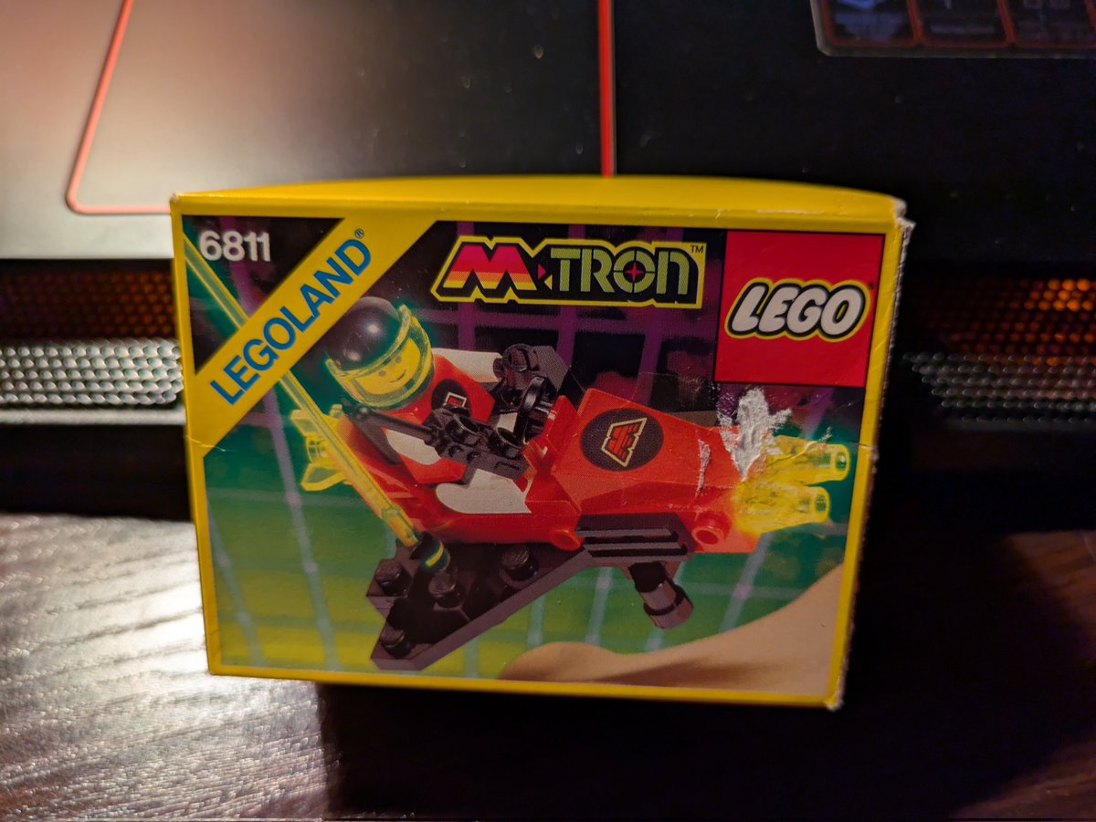 kociu91's tweet image. Do mojej kolekcji dołącza zestaw @LEGO_Group #set6811 #MTron z 1990 roku 😎

#Lego #legofan #legomaniac #afol