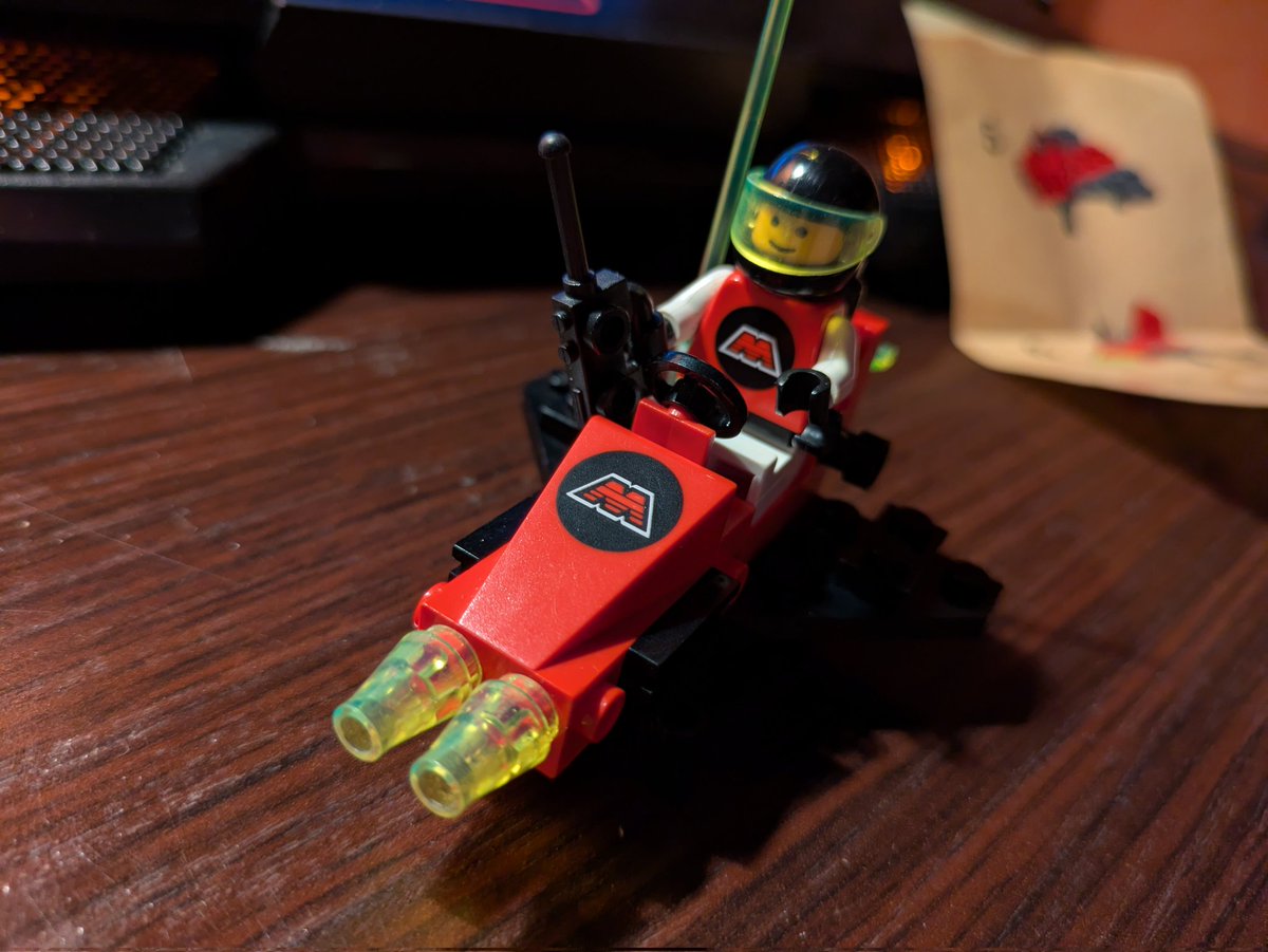 kociu91's tweet image. Do mojej kolekcji dołącza zestaw @LEGO_Group #set6811 #MTron z 1990 roku 😎

#Lego #legofan #legomaniac #afol