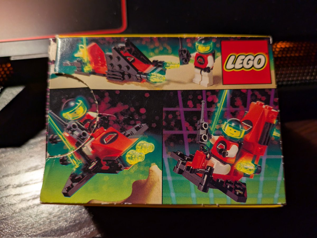 kociu91's tweet image. Do mojej kolekcji dołącza zestaw @LEGO_Group #set6811 #MTron z 1990 roku 😎

#Lego #legofan #legomaniac #afol