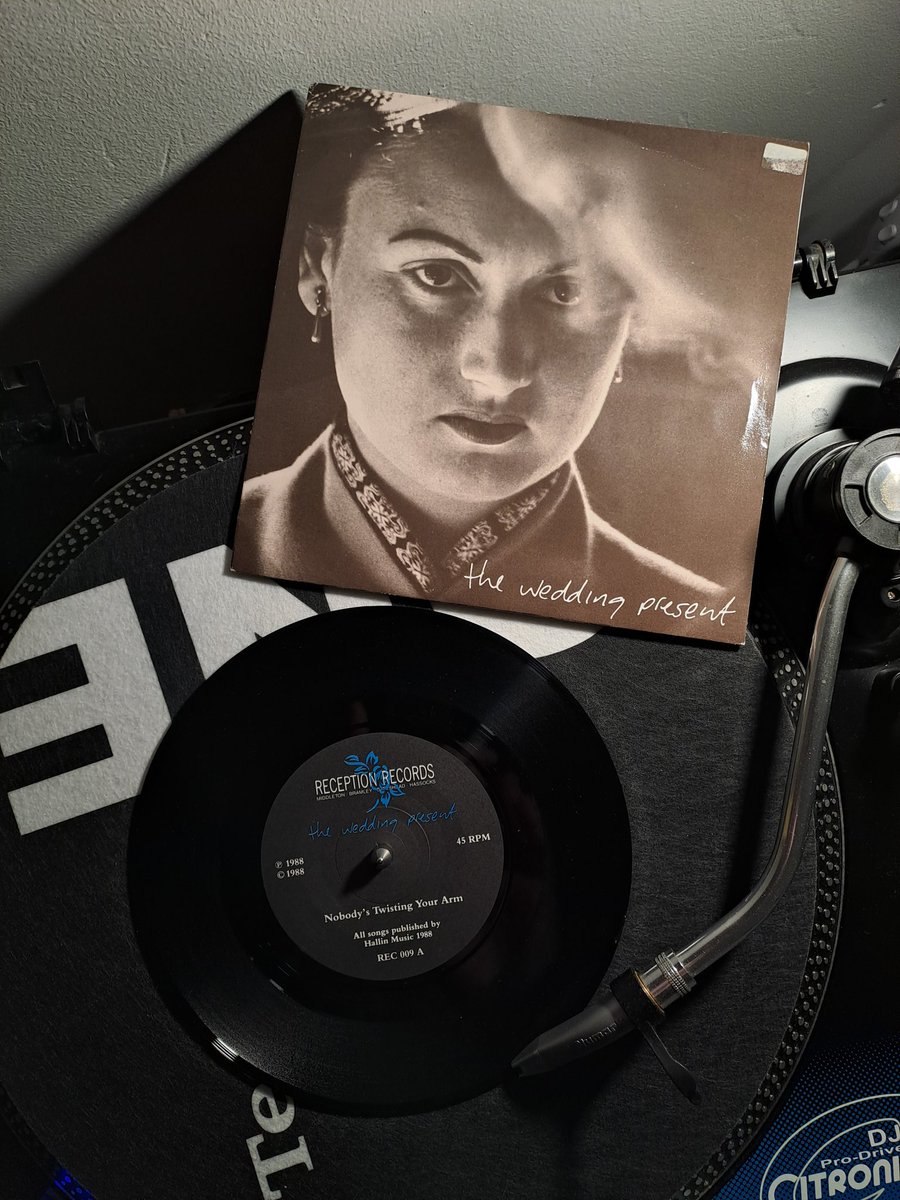 TheHouseof08's tweet photo. #WeddingPresentWednesday
THE WEDDING PRESENT - NOBODY'S TWISTING YOUR ARM

"Before we go back in,
What about those secret smiles that you were giving to him?"

Fantastic single from 1988.
#WeddingPresent #DavidGedge
@weddingpresent https://t.co/vG4nzSRNiD