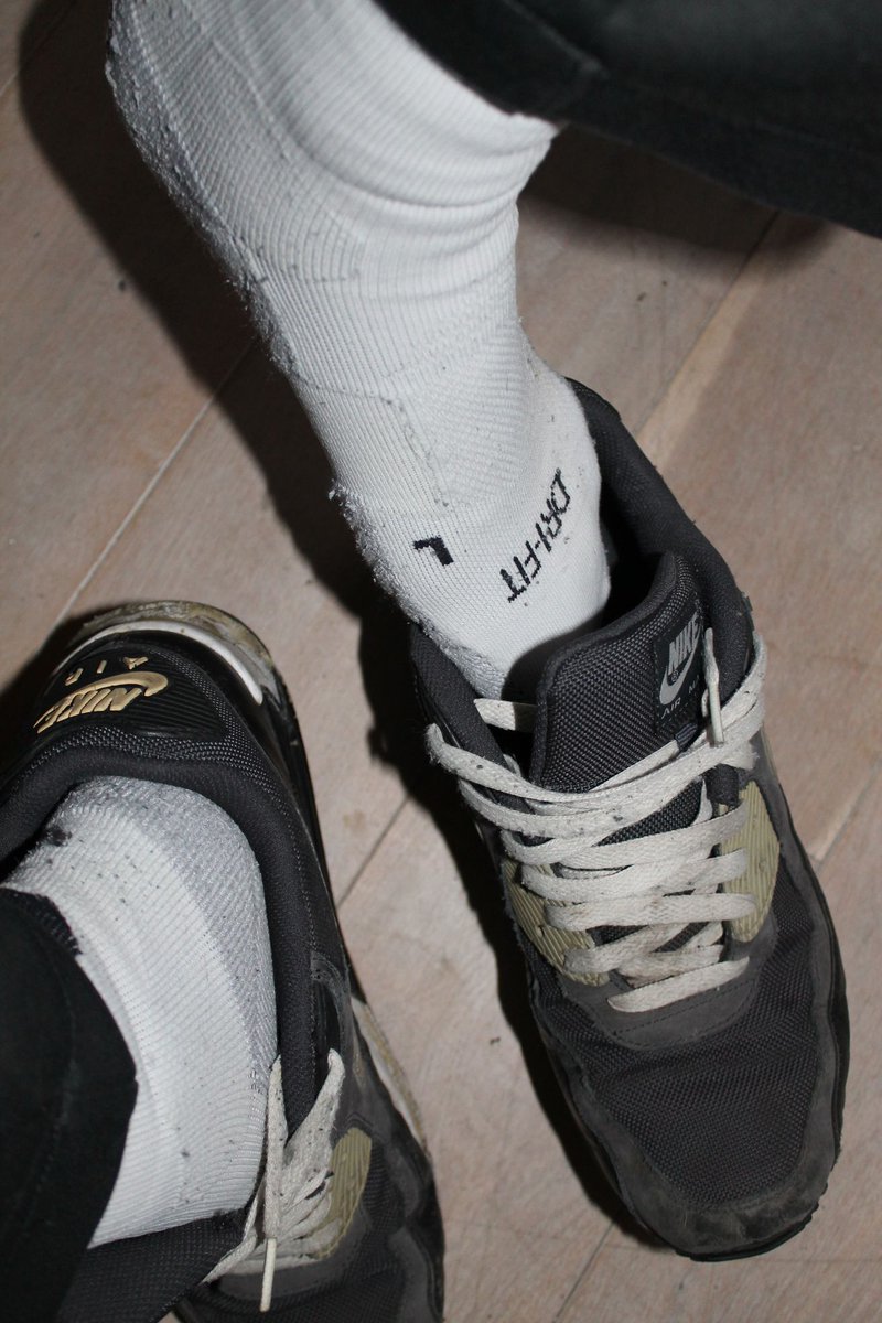 Thunderbrb's tweet photo. Nice used Nike Air Max 90's with White Nike Sport Socks https://t.co/fZIxdzx23g