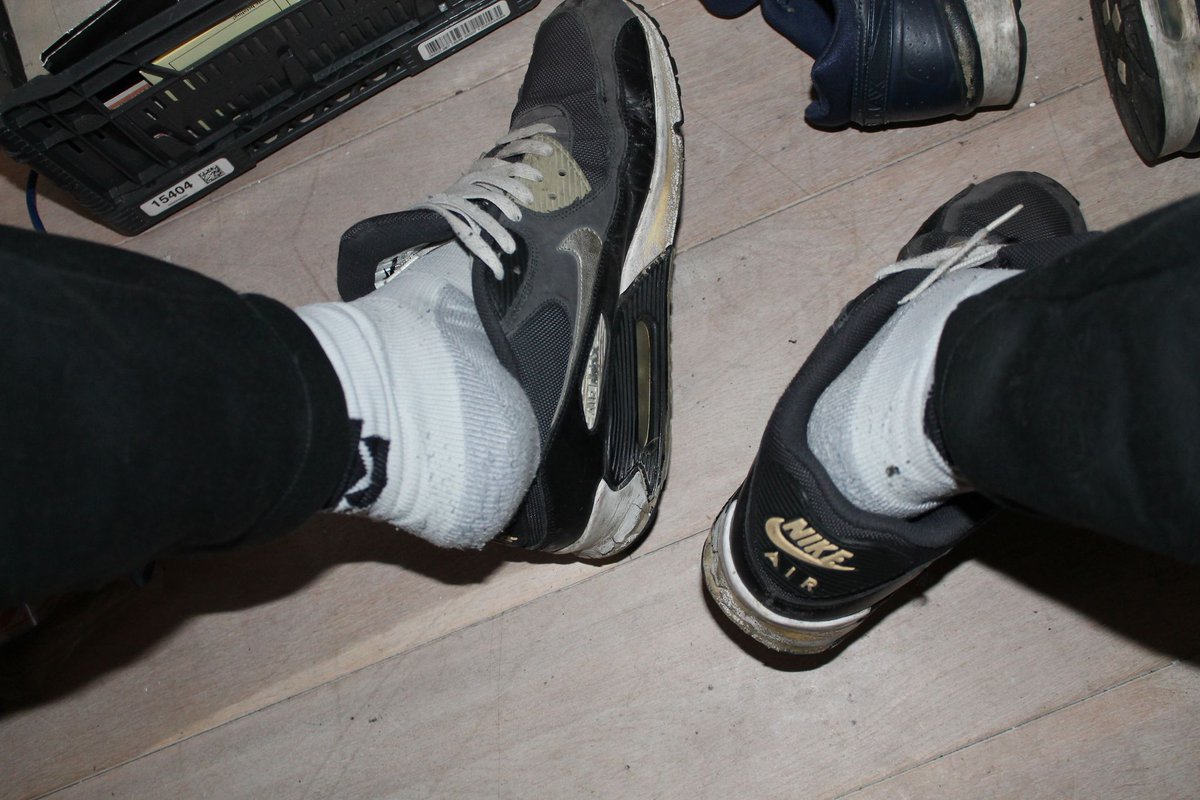 Thunderbrb's tweet photo. Nice used Nike Air Max 90's with White Nike Sport Socks https://t.co/fZIxdzx23g