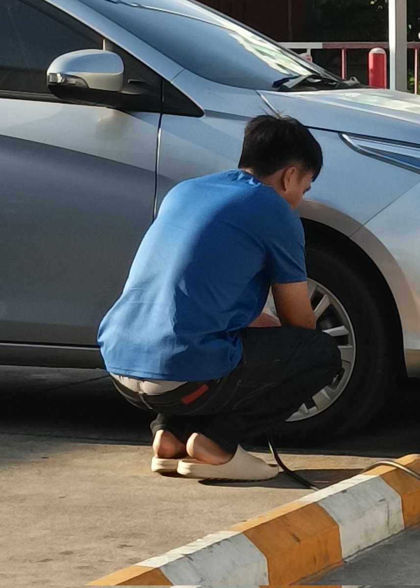 รอในห้องน้ำนะ เติมลมเสร็จเข้ามาเลย จะช่วยปั้มลมเพิ่ม ฉึก ฉึก 😜🩲