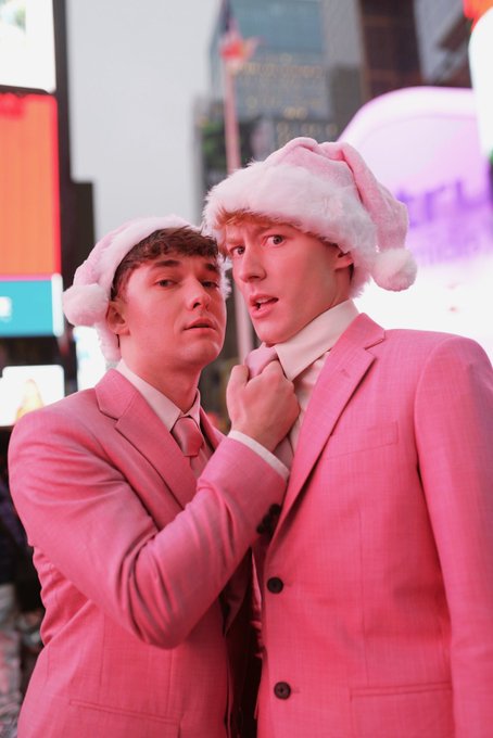 say “yes” if you’d subscribe to watch us do it https://t.co/bsPAeltHTr