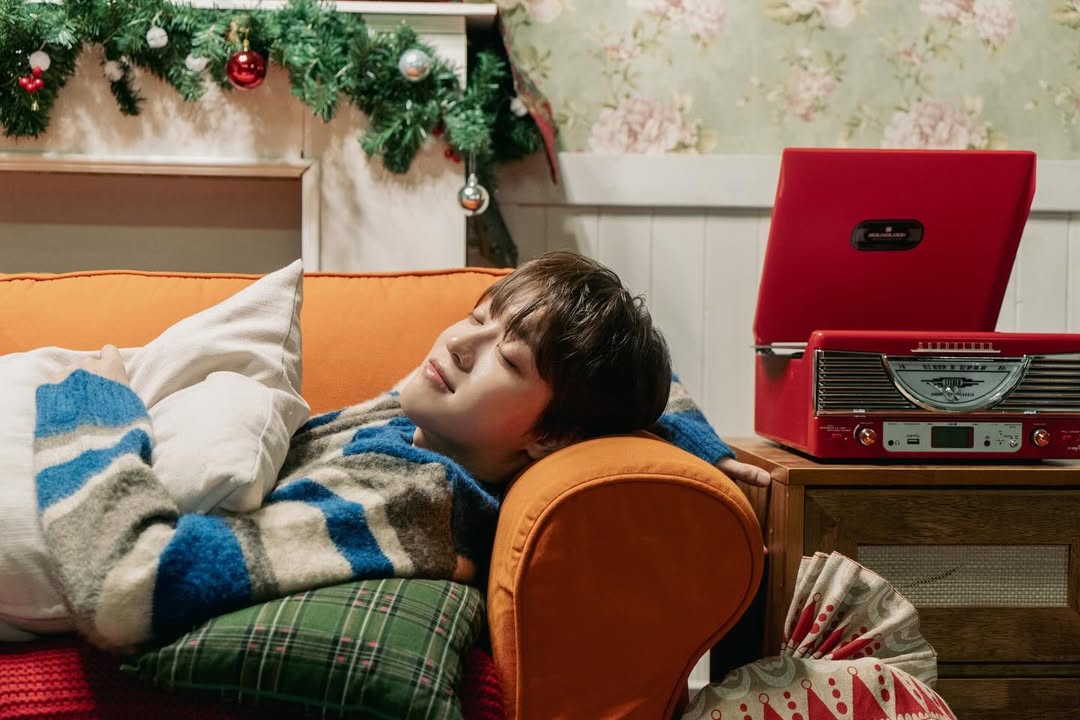 241211 인스타그램 #이태빈 #LEETAEVIN 

May a joyful Christmas come to everyone 🎄