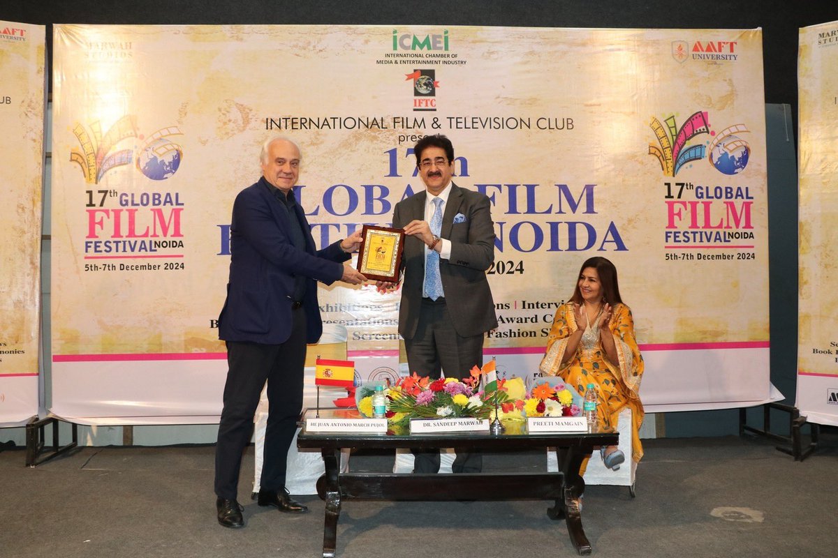 EmbEspIndia's tweet image. The Ambassador of 🇪🇸 to 🇮🇳, H.E. Juan Antonio March Pujol, attended the Global Film Festival 2024 🎬 in Noida. Spain proudly contributed to the festival with the projection of the film ‘El Olivo’.
🇪🇸🤝🇮🇳 

#FilmFestival #SpaIndia #CulturalExchange