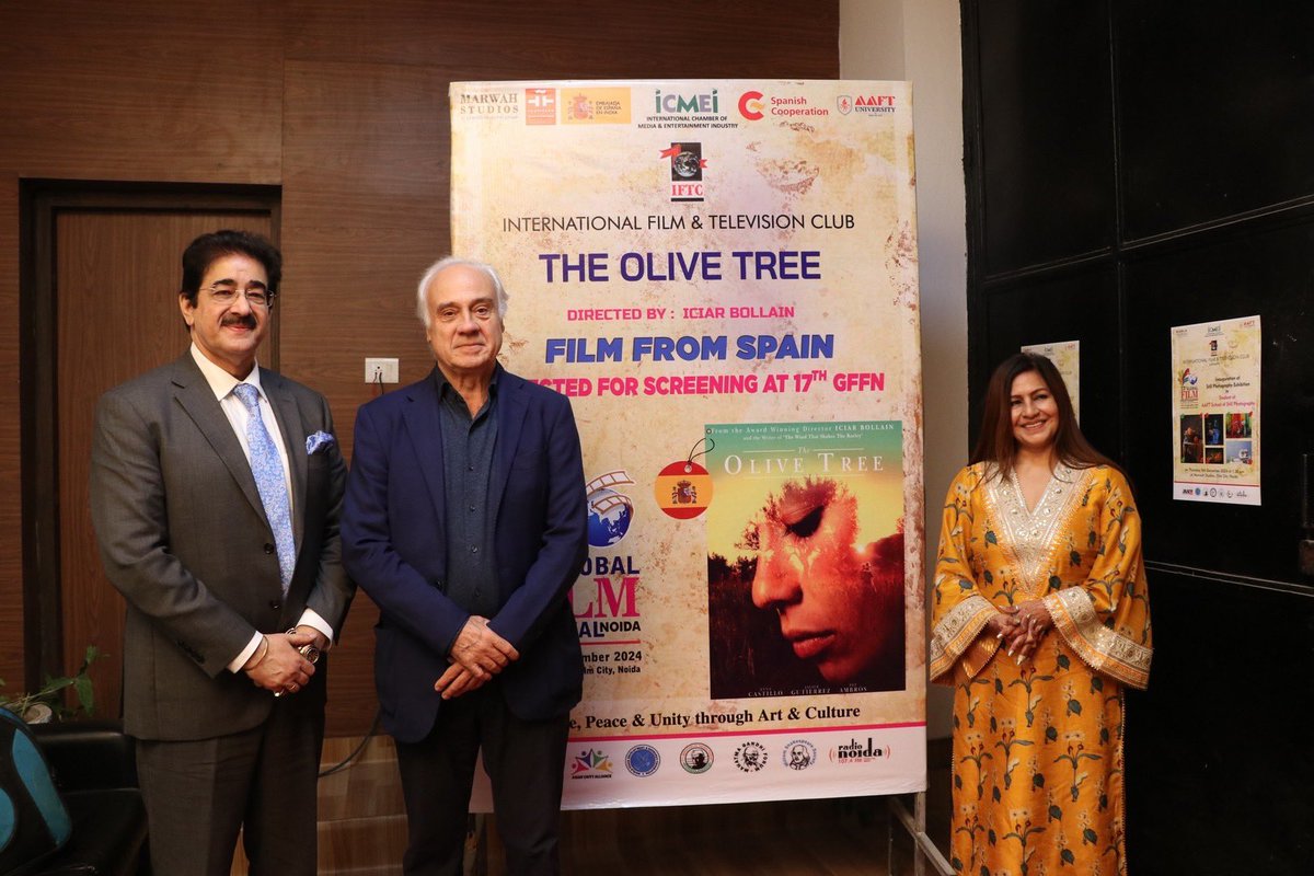 EmbEspIndia's tweet image. The Ambassador of 🇪🇸 to 🇮🇳, H.E. Juan Antonio March Pujol, attended the Global Film Festival 2024 🎬 in Noida. Spain proudly contributed to the festival with the projection of the film ‘El Olivo’.
🇪🇸🤝🇮🇳 

#FilmFestival #SpaIndia #CulturalExchange