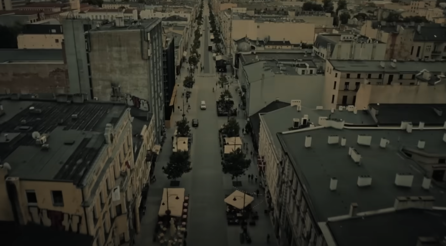 Polecam serial na Netflixie - "Idź przodem, bracie". Akcja dzieje się zdecydowanie w mieście <a href="/LKS_Lodz/">ŁKS Łódź</a>  ;) #łodzianie