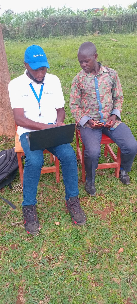Twagiri74625038's tweet photo. #digitalambassadorprogram intore mwikoranabuhanga mukagari kawe tubafasha kumenya byinshi bitandukanye byorohereza umuturage kugera kuri services zitandukanye ziboneka kwikoranabuhanga.@RISARwanda @Loria_laurence @NgerukaBugesera @BugeseraDistr @DAPNgoma @Kirehe_DAs @MweneKayigi https://t.co/SClkW1P4N9