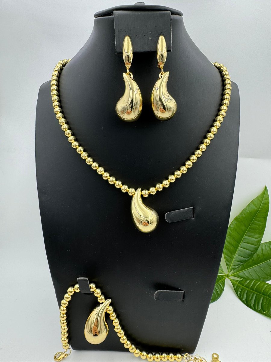 Kemsky_W's tweet photo. Complete Set Costume Jewelry ✨
Non-tarnish ✅ Skin-friendly ✅ Durable✅
🏷️#23,000.
Please Repost🙏🏽
#pagesbydamicommerce #pagesbydamivisibilitydrive
#PBDfashion https://t.co/rzVhhQ5O95
