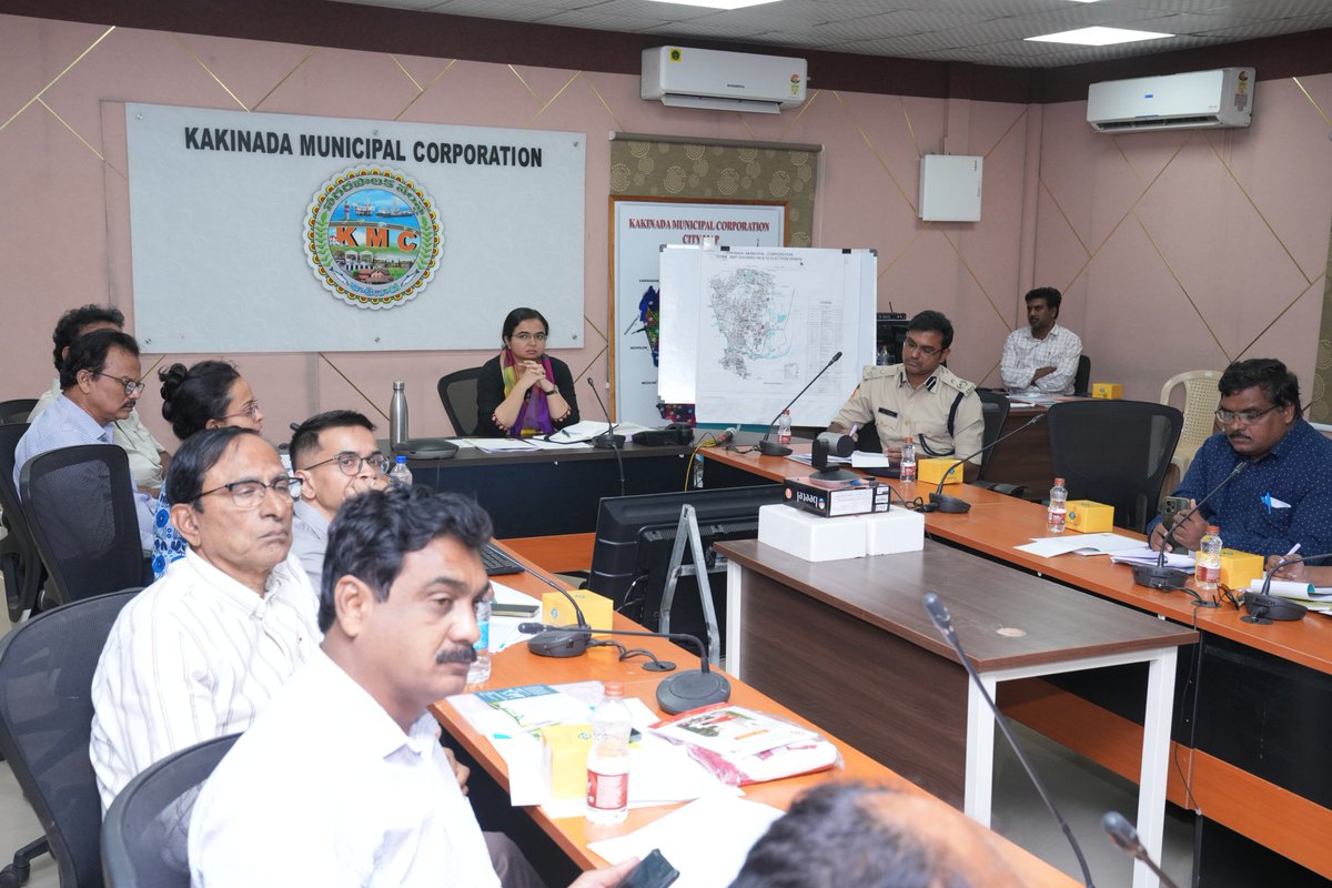 ICLEISouthAsia's tweet photo. ICLEI South Asia hosted a stakeholder consultation in #Kakinada, focusing on building #ClimateResilience through #Inclusive, #GenderResponsive & #EcosystemBased approaches.
To Know More: https://t.co/wjMSz2zJ0b https://t.co/tXnfh4c1Qt
