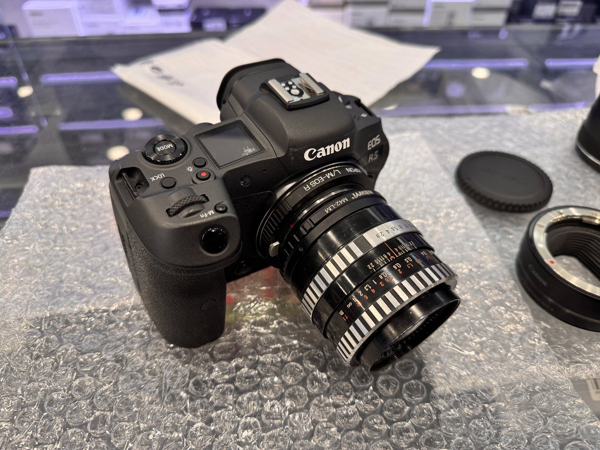 The EOS R5 is now 2300 euros second hand and basically a similar spec to a Nikon Z8, even now 4 years later. With all the firmware updates and fake overheating problems behind it, I think that’s a good deal 👍