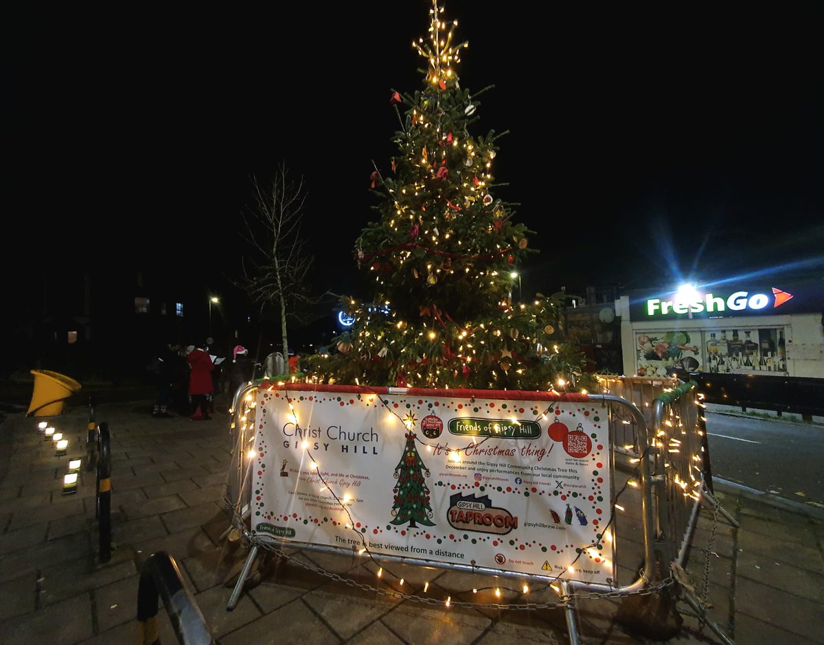 Thank you Palace Acappella for last night's fantastic Carols.

Tomorrow, Thursday 12th at 6:30pm
The Christ Church Choir will be singing Christmas Carols around the tree on Gipsy Hill.

See you there.
#gipsyhill
#lovegipsy