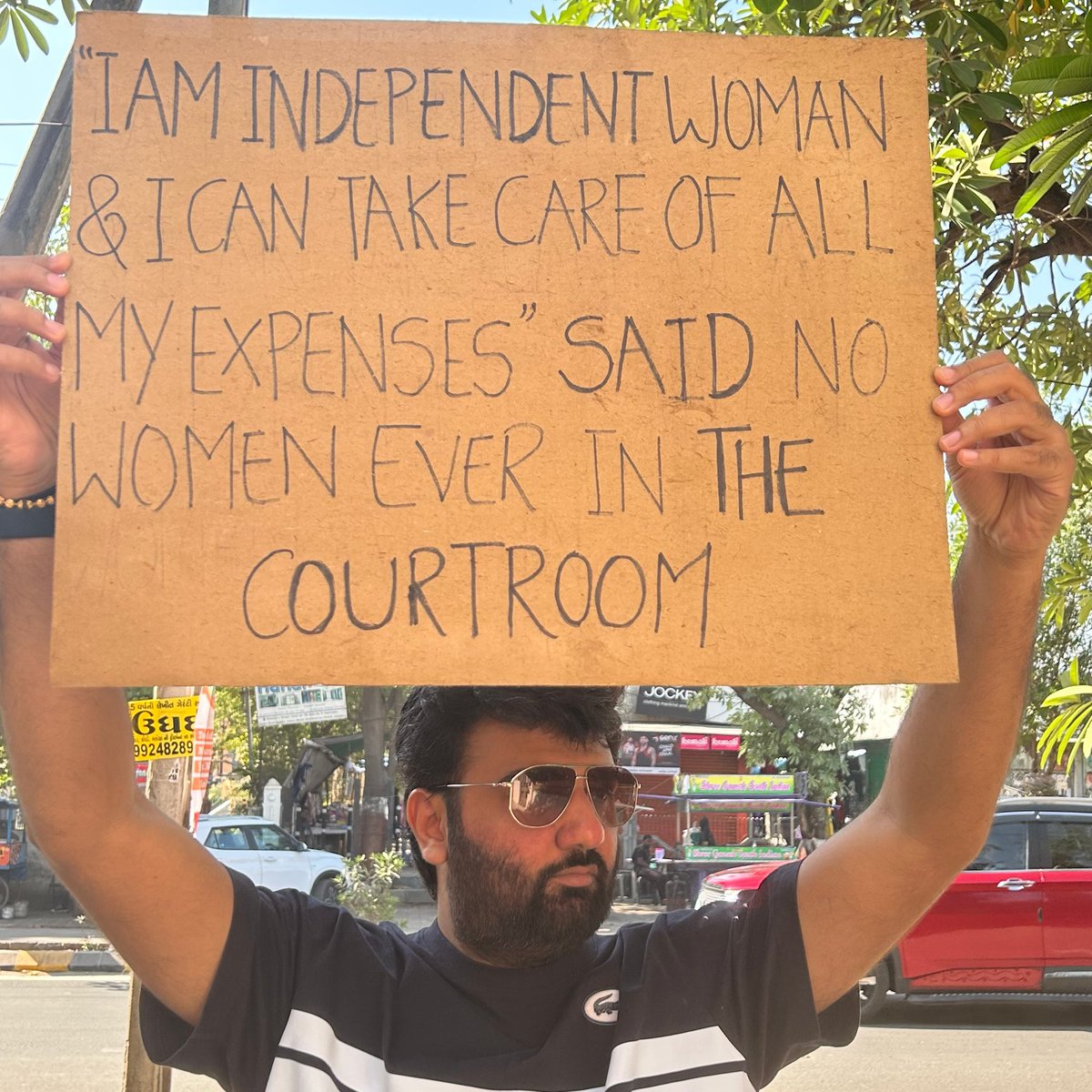 rohanpandya's tweet image. Atul Subhash, 38, lost his life to su*cide 😰😳 #AtulSubhash #AtulSubash #NikitaSinghania 

-Faced false charges of murder, unnatural sex, and Section 498A and others.
-₹3 crore settlement demand despite giving  ₹40,000/month.
-Wife demanded ₹2 lakh/month for child support