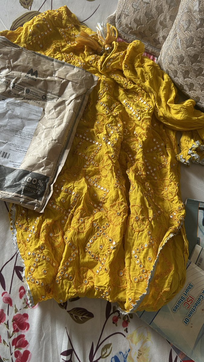 satbirksandhu23's tweet photo. I received a torn yellow kurta instead of the two black and white kurtas I ordered through COD for 3.5k. While I was refunded for the black kurta, the white one shows as delivered, and I’m still struggling to get a refund. This is how @myntra treats its so-called “icon” members https://t.co/rN5S4wBF3o