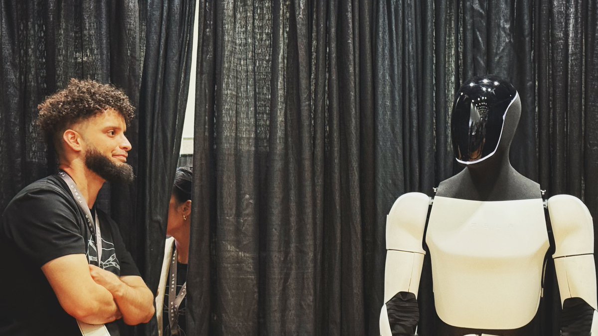 huaopportunity's tweet image. Judging by the look in your eyes, you’re the right robot. 🤖💖 #RobotLove #AIHumor