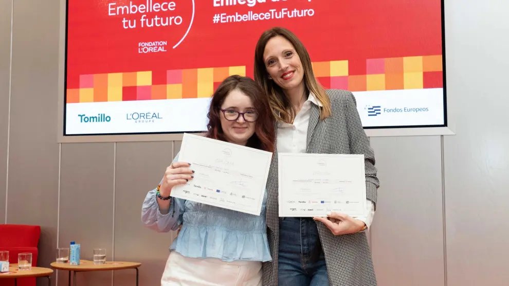 Por Talento (@portalento_) on Twitter photo 📰 Laura y Jessica, asesoras de belleza: "La #discapacidad no nos hace menos válidas". Ambas se han formado gracias a 'Embellece tu futuro' un programa de Fundación <a href="/lorealspain/">L'Oréal Groupe España</a> en colaboración con #InsertaEmpleo, de @Fundacion_ONCEy la <a href="/ftomillo/">Fundación Tomillo</a>.
hubs.ly/Q02-KTly0 📰 Laura y Jessica, asesoras de belleza: "La #discapacidad no nos hace menos válidas". Ambas se han formado gracias a 'Embellece tu futuro' un programa de Fundación <a href="/lorealspain/">L'Oréal Groupe España</a> en colaboración con #InsertaEmpleo, de @Fundacion_ONCEy la <a href="/ftomillo/">Fundación Tomillo</a>.
hubs.ly/Q02-KTly0