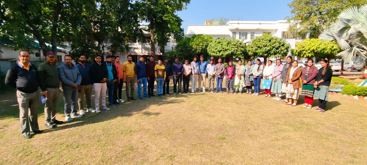 Surendrasandar1's tweet photo. राजस्थान के विद्युत निगमों में ऑर्टसोर्सिंग, क्लस्टर, जॉइंट वेंचर और हैम मॉडल से किए जा रहे निजीकरण पर रोक लगायी जावे 

#Stop_Privatization_of_Electricity

#Stop_Privatization_of_Electricity
#Stop_Privatization_of_Electricity

#बिजली_का_निजीकरण_बंद_करो https://t.co/avzi7UW5s1