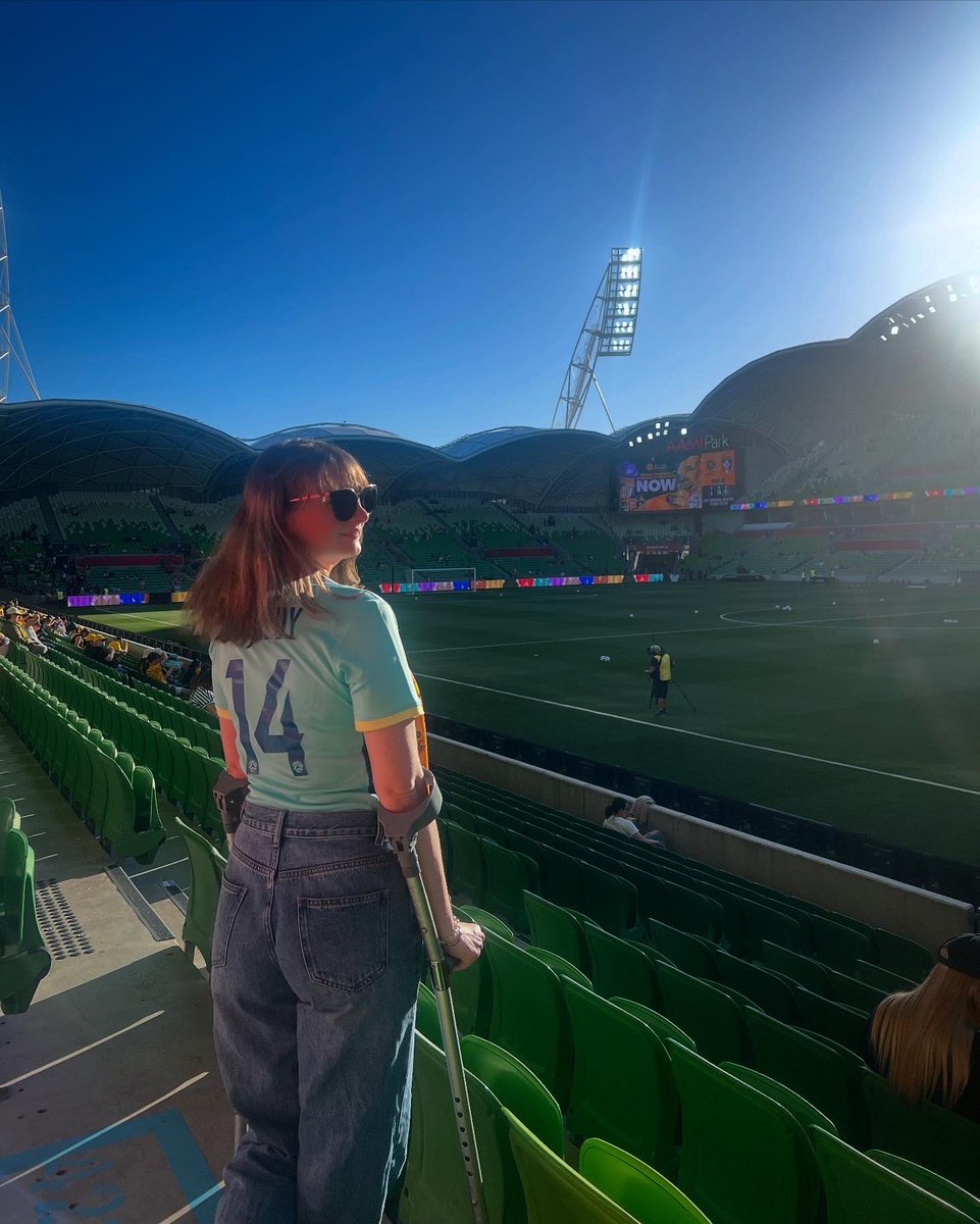 emrobertzzz's tweet photo. A year of battling knee injuries and recovering from surgery then I go and fall down my stairs and add a fracture to my list, however nothing stops me from watching my girls play. My inspirations. If they can play again, I can dance again. @TheMatildas https://t.co/ShKjW1ADIH