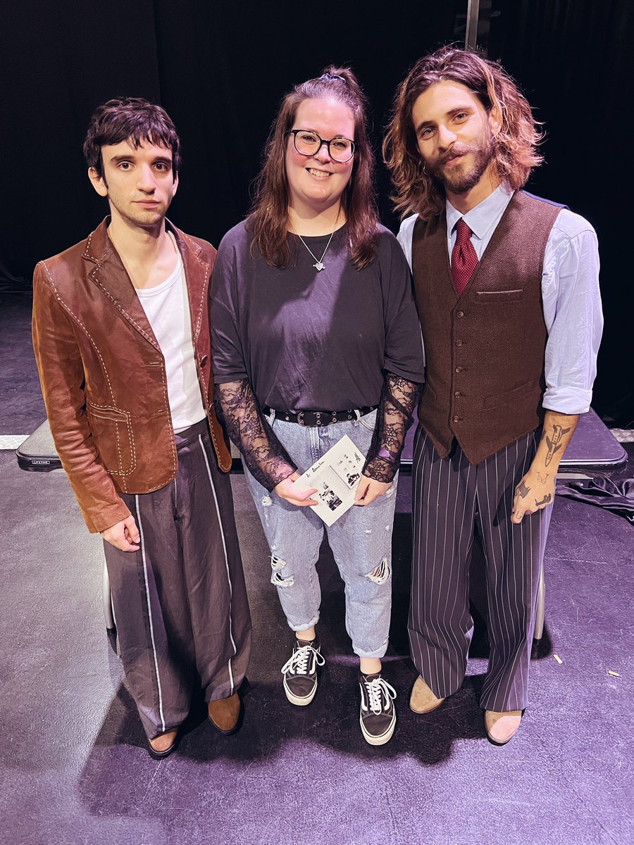 Last night was amazing! ✨ Santi Francesi was so good live and meeting them after the show made it so special! They’re so kind and sweet 🥰