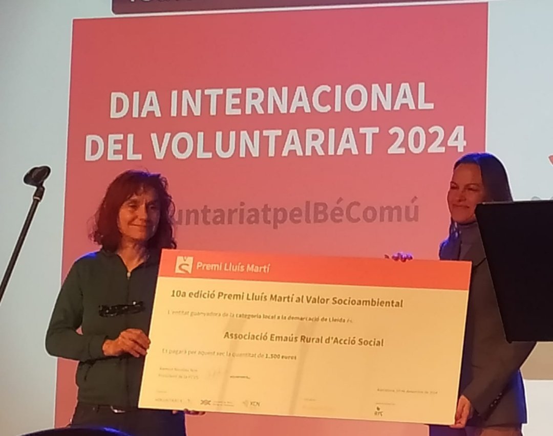 Ahir vam participar en la jornada del Dia Internacional del Voluntariat 2024. L'acte el qual es va realitzar a l' Orfeó de Lleida va ser molt emotiu.
Felicitar a l' Associació Emaús Rural d' Acció rural pel Premi Lluís Martí.
<a href="/XARXASOLIDARIA/">XARXA SOLIDÀRIA</a> <a href="/paerialleida/">Ajuntament de Lleida</a>