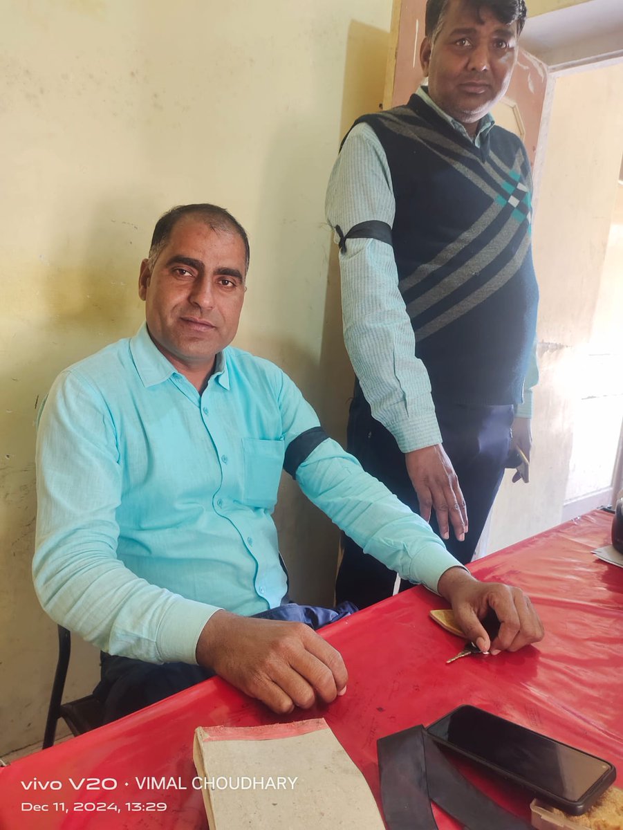 विद्युत विभाग के निजीकरण के खिलाफ आज काली पट्टी बांधकर विरोध जताया। यह कदम न केवल उनके भविष्य के लिए हानिकारक है, बल्कि जनता की सस्ती और सुलभ बिजली का अधिकार भी छीन लेगा।
#Stop_Privatization_of_Electricity
<a href="/RajCMO/">CMO Rajasthan</a> @1stindianewz <a href="/zeeNews/">Zee News</a> <a href="/PrthveerajG/">prathviraj gurjar</a> <a href="/rpbreakingnews/">Rajasthan Patrika</a> <a href="/dainikbhaskar/">Dainik Bhaskar</a>