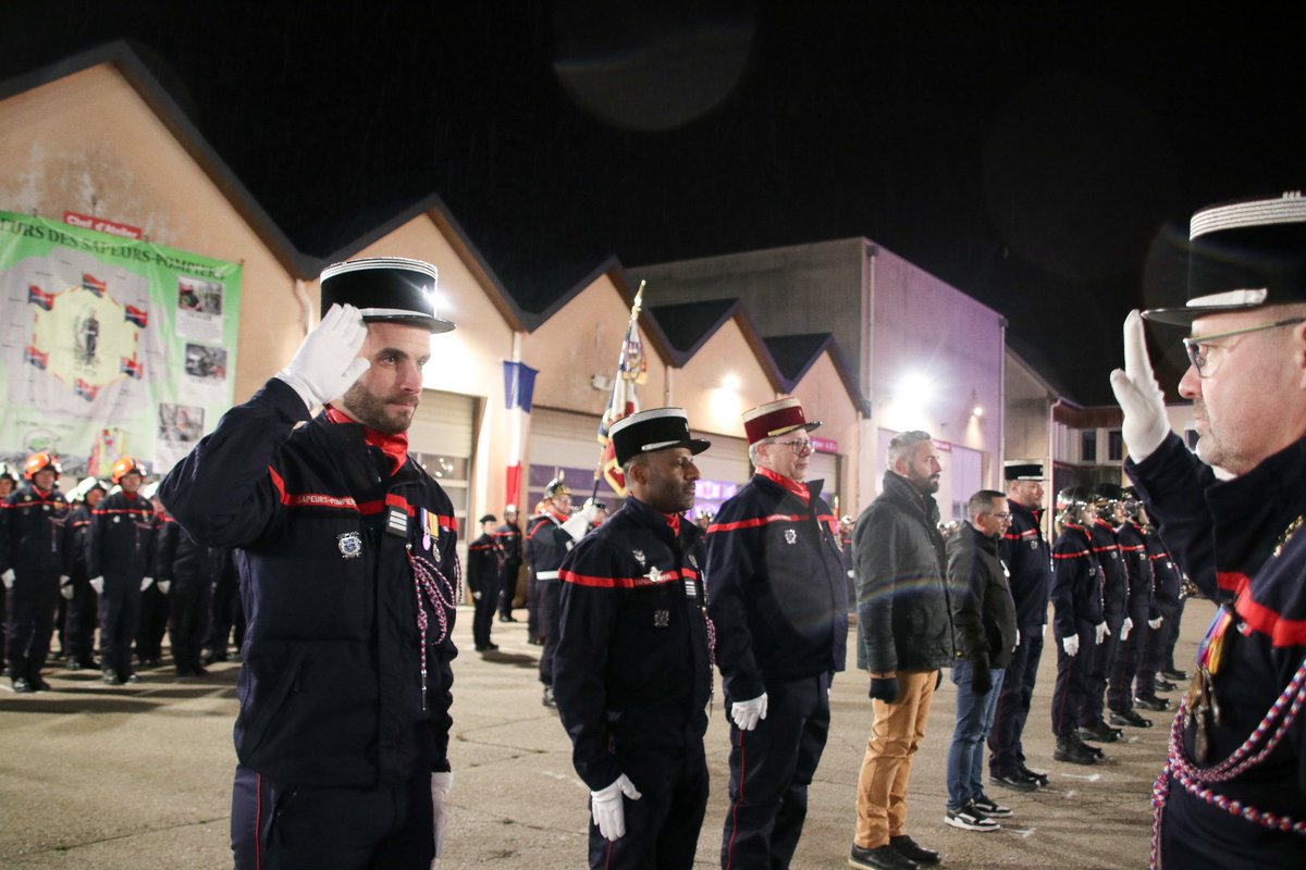 Sapeurs-Pompiers des Vosges 88 (@sdis88) on Twitter photo Hier soir, au SDIS des Vosges, la Sainte-Barbe départementale a honoré nos sapeurs-pompiers et rendu hommage à ceux disparus en service.Merci aux autorités présentes et félicitations aux récipiendaires ! 🎖 #SainteBarbe #sapeurspompiers <a href="/Prefet88/">Préfète des Vosges 🇫🇷🇪🇺</a> <a href="/LaVieEnVosges/">JeVoisLaVieEnVosges</a> <a href="/udsp88etadjsp88/">UDSP88 et ADJSP88</a> Hier soir, au SDIS des Vosges, la Sainte-Barbe départementale a honoré nos sapeurs-pompiers et rendu hommage à ceux disparus en service.Merci aux autorités présentes et félicitations aux récipiendaires ! 🎖 #SainteBarbe #sapeurspompiers <a href="/Prefet88/">Préfète des Vosges 🇫🇷🇪🇺</a> <a href="/LaVieEnVosges/">JeVoisLaVieEnVosges</a> <a href="/udsp88etadjsp88/">UDSP88 et ADJSP88</a>